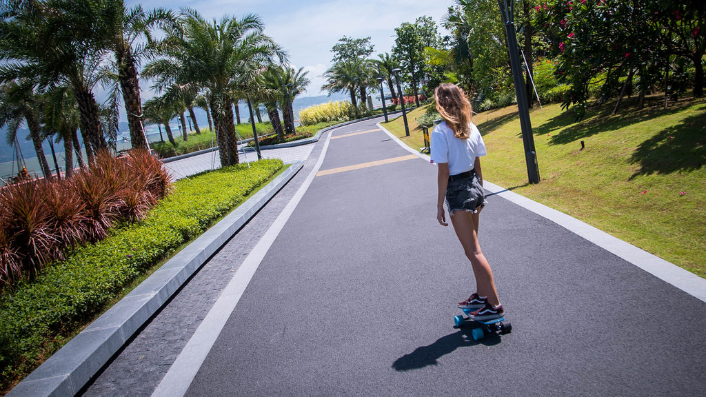 Do you know what does the first "electric skateboard" look like?- by Teamgee